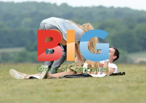 Lauren Pope and Kirk Norcross Picnic with Dog