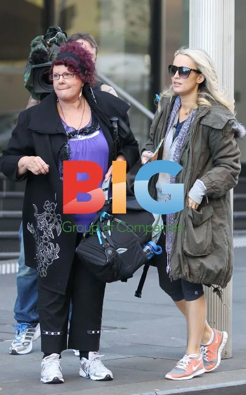 Kyle Sandilands Falls During Amazing Race in Sydney
