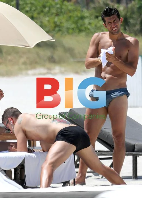 Simao Sabrosa with friends on Miami Beach