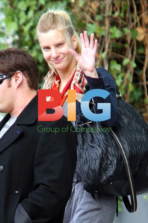 Glee Cast Leaves Hotel for UK Tour