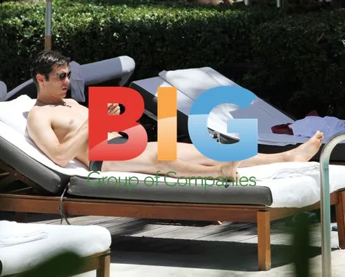 Kaka Enjoys Miami Beach with Family
