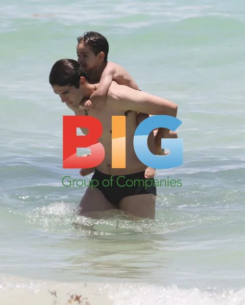 Kaka Enjoys Miami Beach with Family