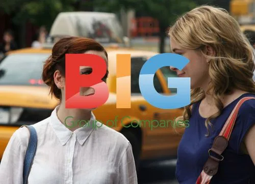 Zoe Lister Jones and Greta Gerwig on Lola Versus Set