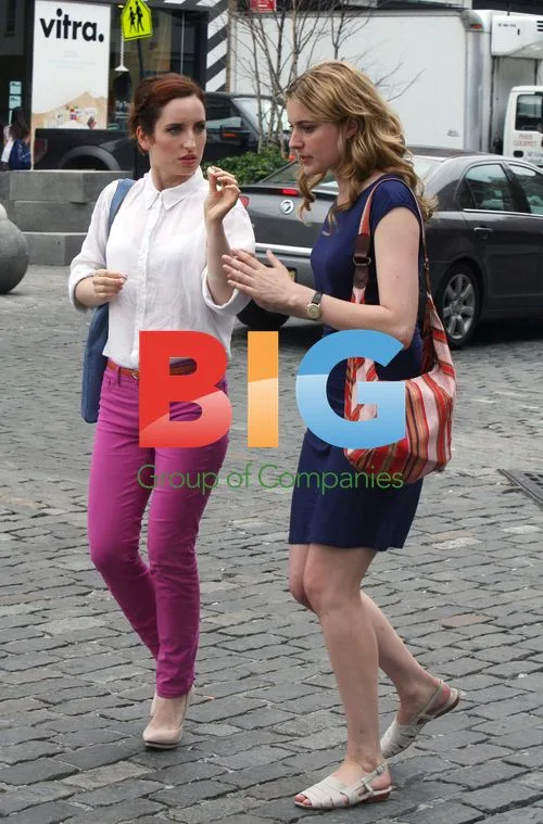 Zoe Lister Jones and Greta Gerwig on Lola Versus set