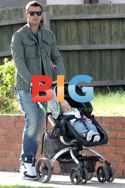 Kris Smith takes son Ethan out in Australia