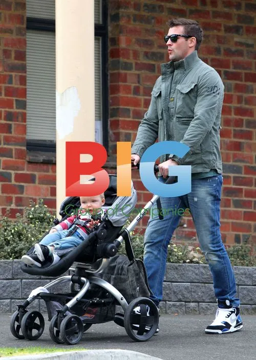 Kris Smith takes son Ethan to preschool