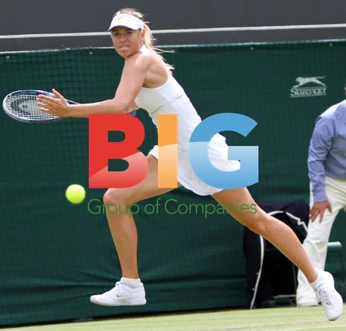 Maria Sharapova vs. Laura Robson at Wimbledon 2011