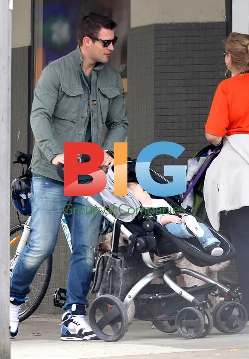 Kris Smith takes son Ethan to preschool