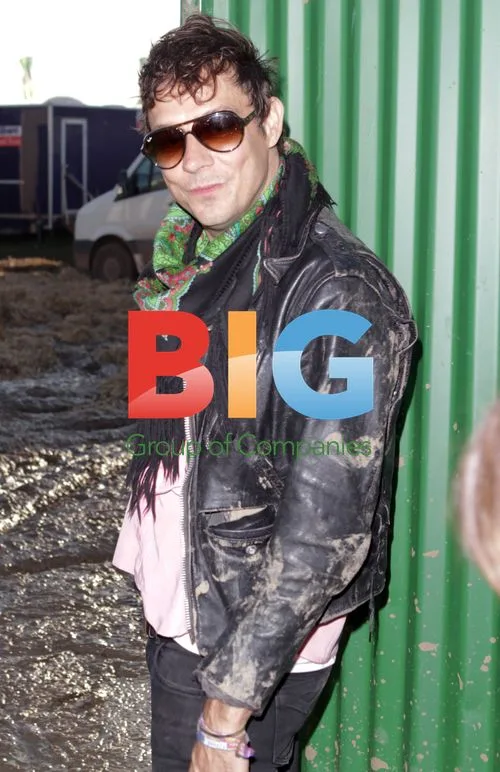 Kate Moss and Jamie Hince at Glastonbury