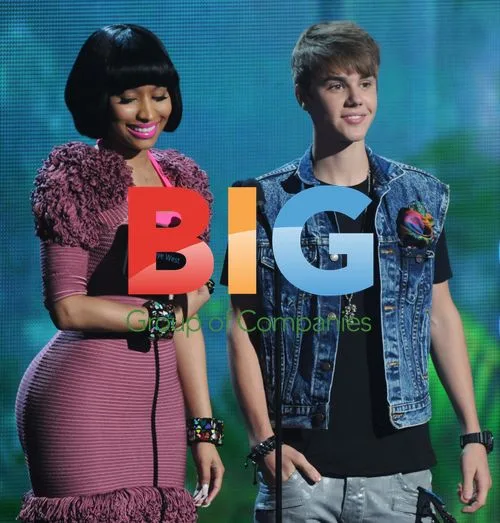 Justin Bieber accepts BET award from Nicki Minaj