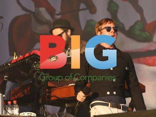 Kaiser Chiefs at Glastonbury 2011