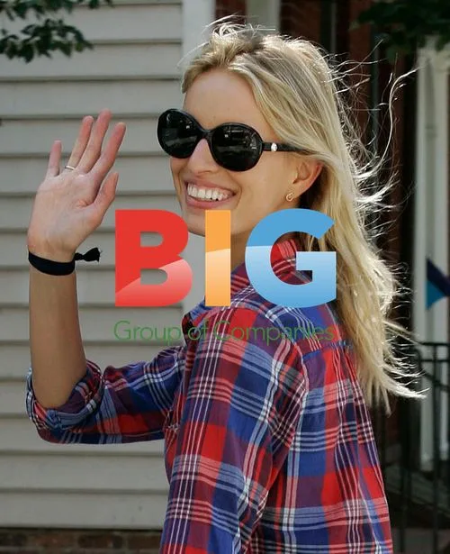 Karolina Kurkova Shopping in NYC