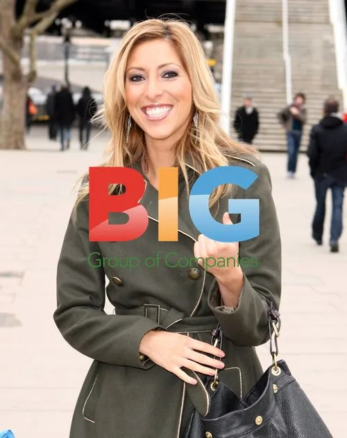 Kate Walsh, Alexandra Burke, Steve Backley coin stacking