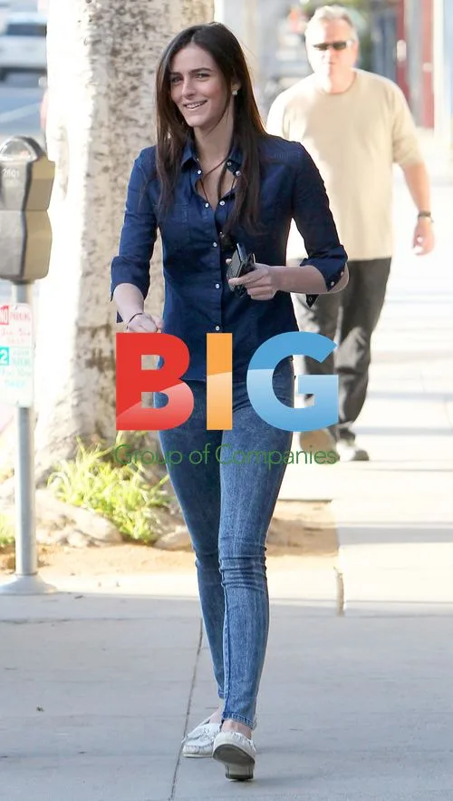 Ali Lohan Shopping in Venice Beach