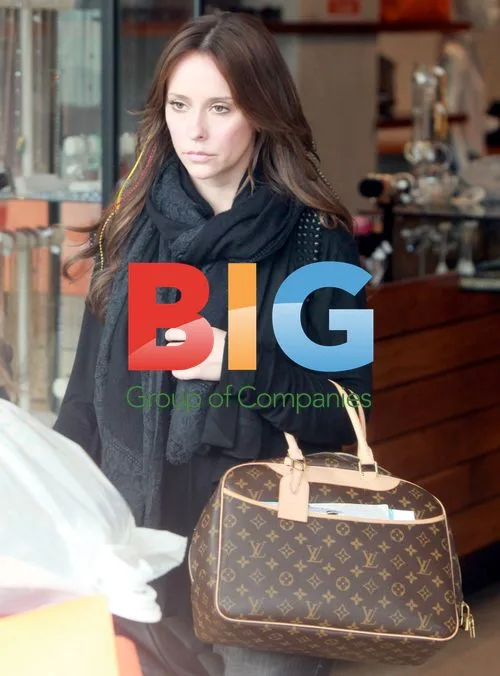 Jennifer Love Hewitt Shopping in Beverly Hills