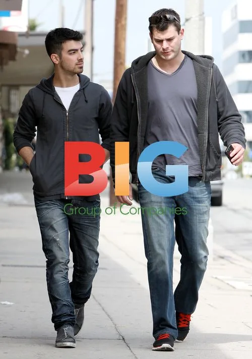 Joe Jonas and Tall Friend on Lunch Outing