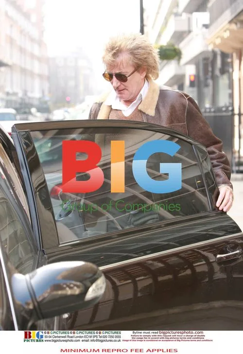 Rod Stewart Leaves Hairdresser in London