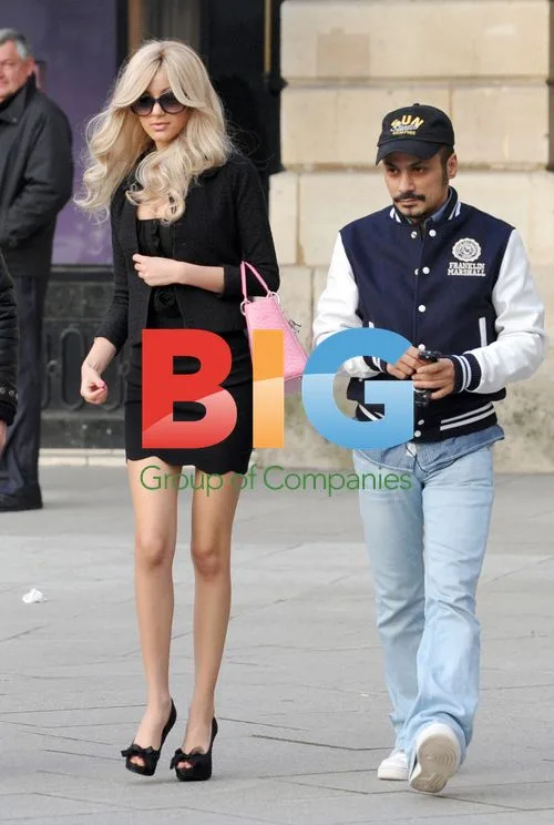 Zahia Dehar Shopping Jewelry in Paris
