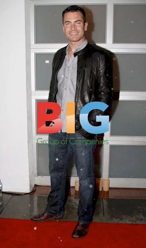 Aiden Turner Grabs Dinner in Hollywood