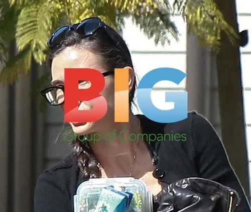 Demi Moore Arrives at Friend's House