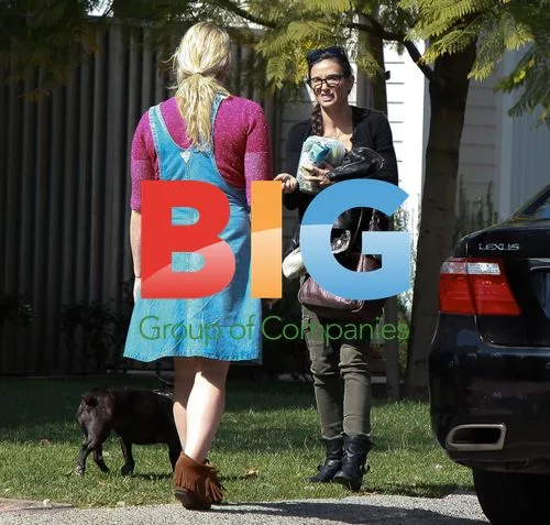 Demi Moore Arrives at Friend's House
