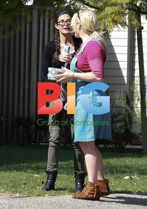 Demi Moore Arrives at Friend's House