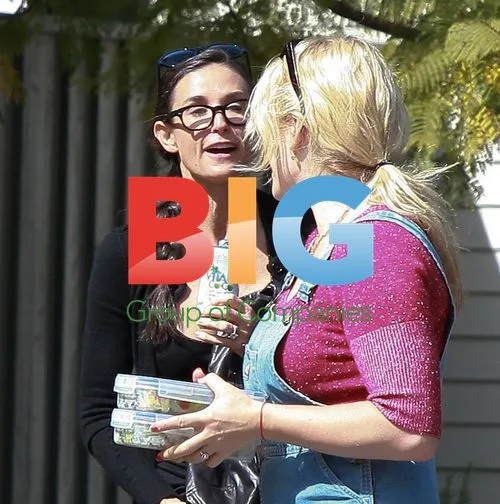Demi Moore Arrives at Friend's House