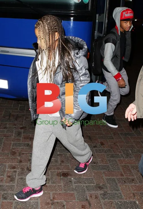 Will Smith and Family Arrive at Hotel