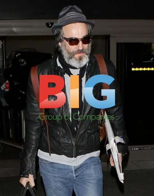 Daniel Day Lewis Looks Scruffy at LAX