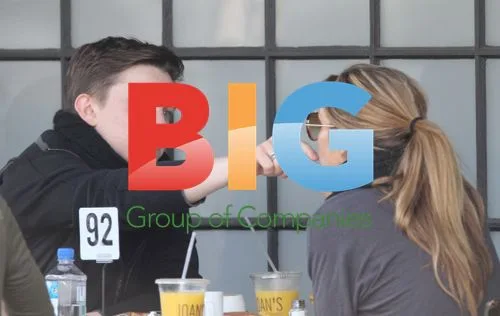 Jesse Mccartney Eats Pancakes with Girlfriend