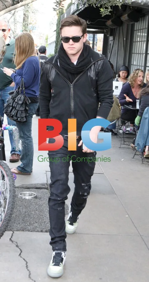 Jesse Mccartney Eating Pancakes