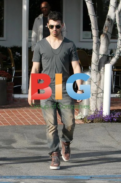 Joe Jonas Hanging Out in Beverly Hills