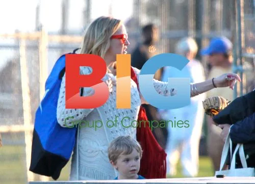 Kate Hudson's Family Outing in Malibu