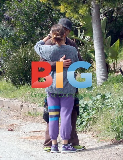 Robert Downey Jr. kisses wife Susan Levin