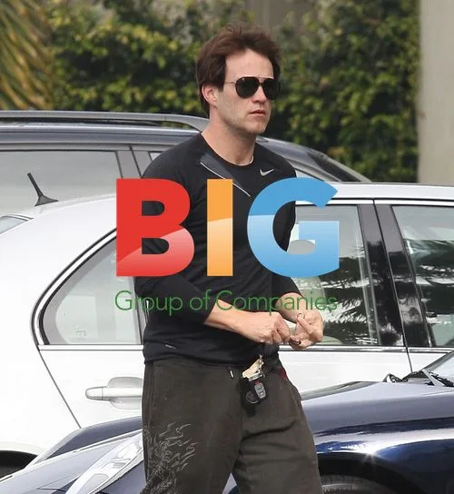 Stephen Moyer Puts on Wedding Ring