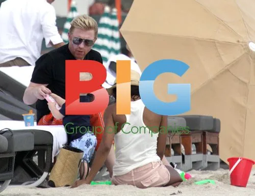 Boris Becker and son Amadeus play on Miami beach