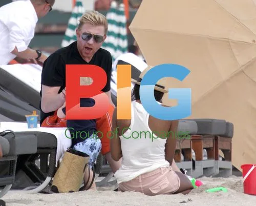 Boris Becker and son Amadeus play on Miami beach