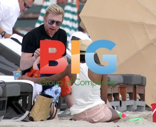 Boris Becker and son Amadeus play on Miami beach