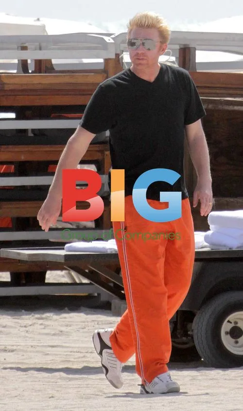 Boris Becker and son Amadeus play on Miami beach