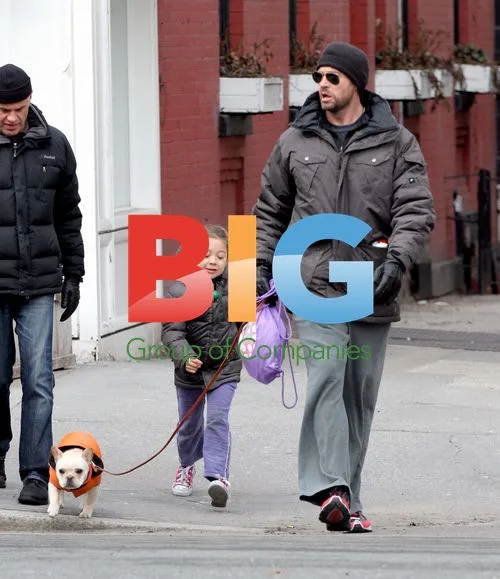 Hugh Jackman takes daughter Ava to school