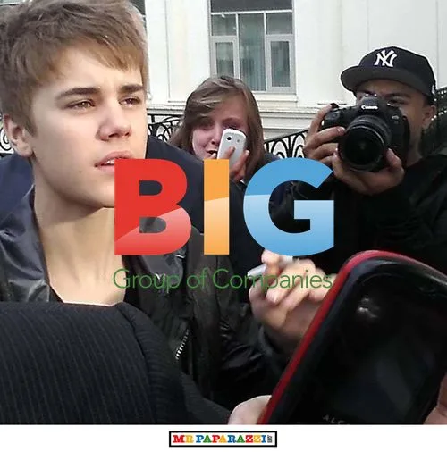 Justin Bieber Mobbed by Fans in Ireland