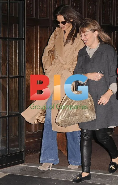 Katie Holmes Running Errands