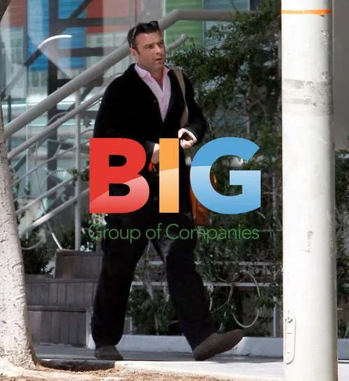 Liev Schreiber Heads to Meeting
