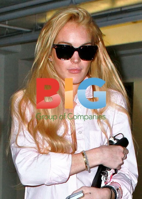 Lindsay Lohan leaves friend's home