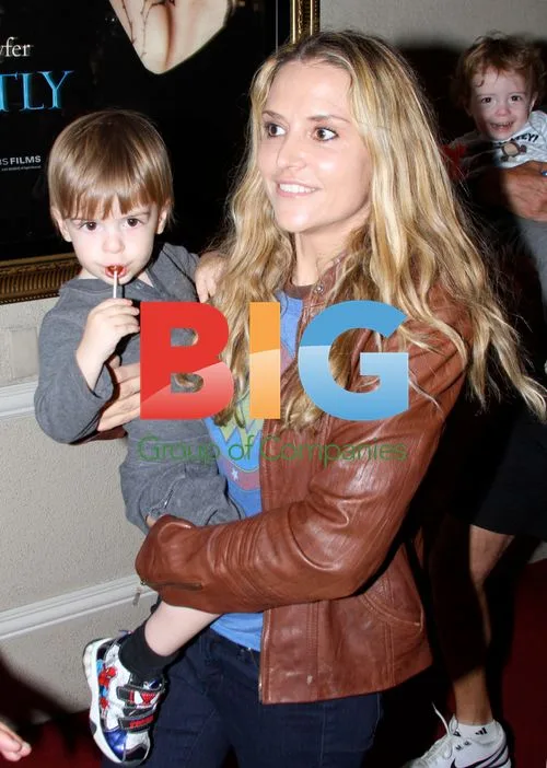 Brooke Mueller with sons at The Grove