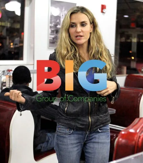 Brooke Mueller with Sons at Johnny Rockets