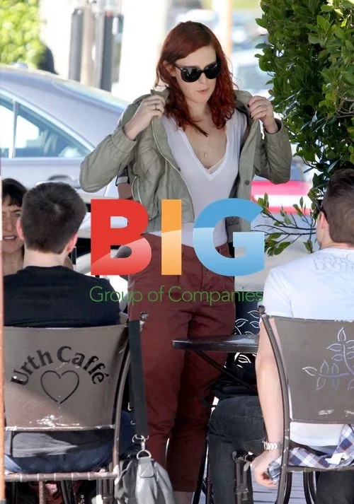 Rumer Willis at Urth Cafe