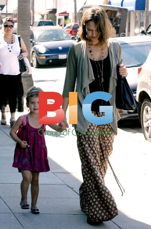 Jessica Alba and daughter at restaurant