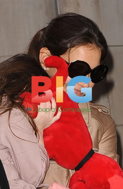 Katie Holmes and Suri Cruise arrive by helicopter in NYC