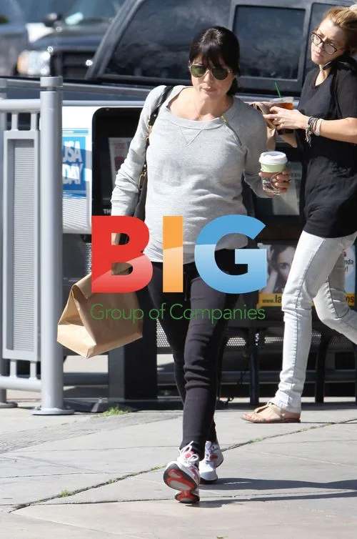 Selma Blair Leaves Coffee Shop